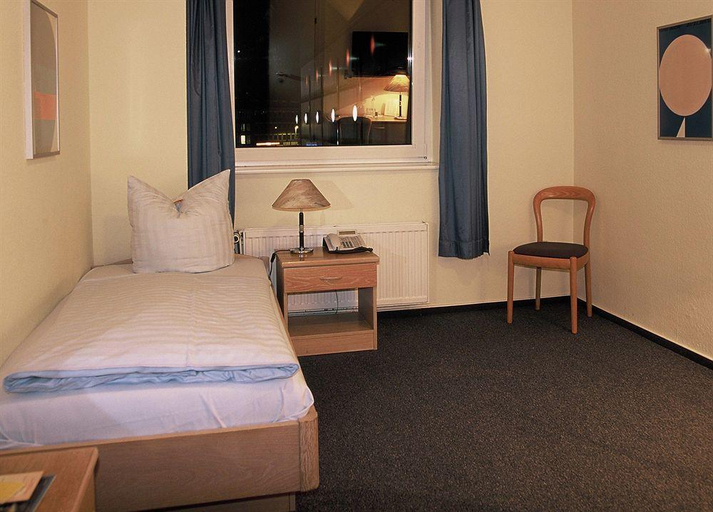 Bedroom 3, Hotel Am Schwedenkai Kiel, Kiel