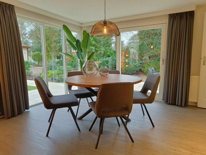 Dining 2, Holiday Home With 1 Bedroom, Apeldoorn
