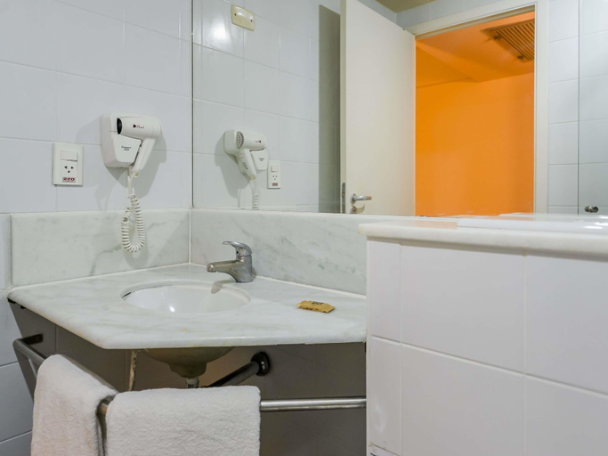 Bathroom 4, Ibis Guarulhos Aeroporto, Guarulhos