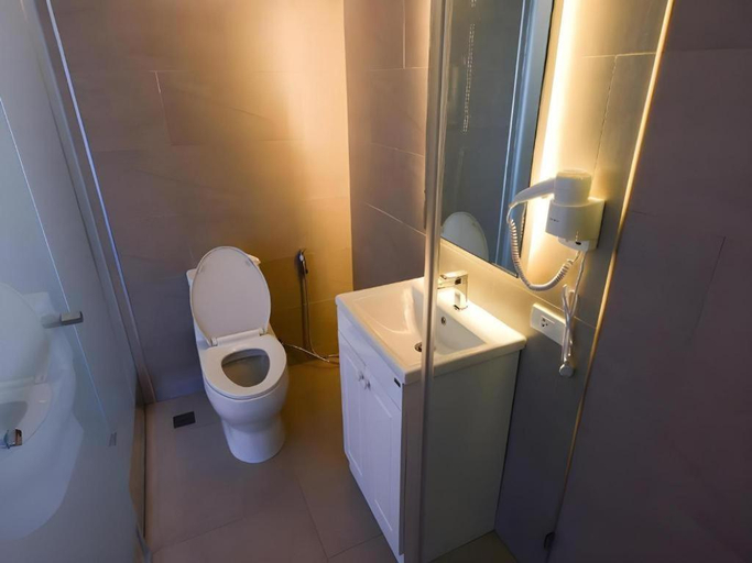Bathroom, Pinnacle Dream, Wattana