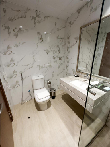 Bathroom 2, BANIYAS PLAZA HOTEL APARTMENTS, Abu Dhabi City