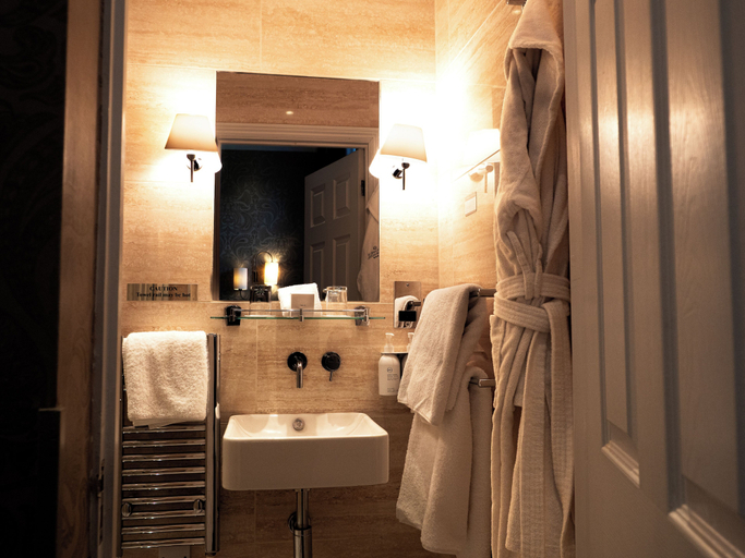 Bathroom 4, St Michael's Manor Hotel, Hertfordshire