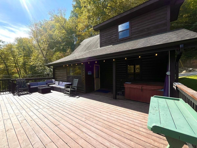 Terrace/patio 4, Cabin on the Creek, Sevier