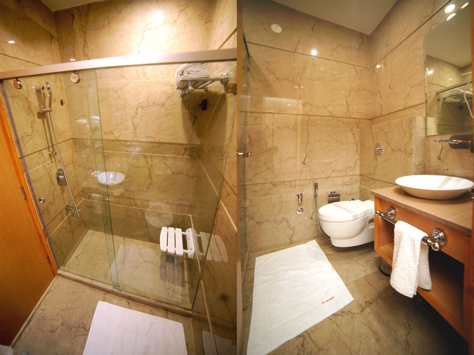 Bathroom 5, Hotel Landmark Near Golden Temple, Amritsar