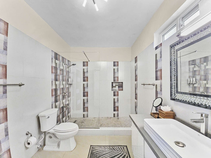 Bathroom 4, BTS4