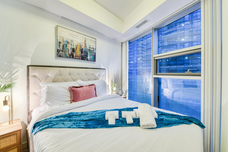 Room 1, Monroe Lane Hotel, Toronto