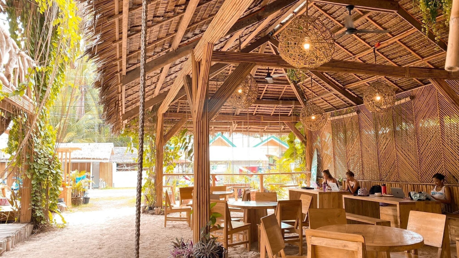 Food & Drinks 4, Monkey Business Bungalows, San Juan