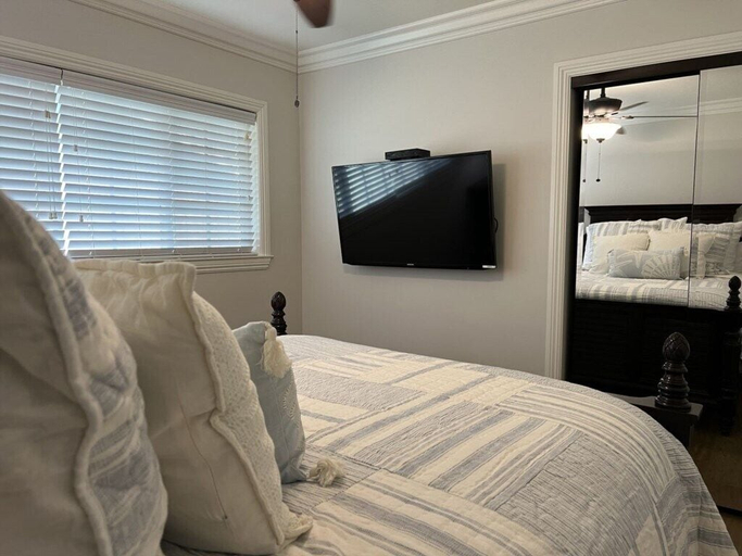 Bedroom 2, Fantastic 6 bedroom, 4.5 bath home (4 master Suites), pool home, Orange