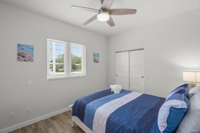 Exterior 3, Siesta Swim House, Sarasota