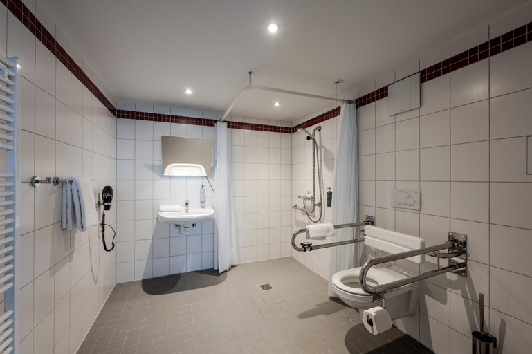 Bathroom 5, Premier Inn Berlin City Süd, Berlin