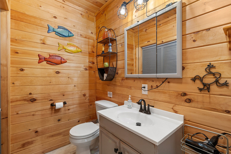 Bathroom 4, Waterfront Home on Graham Lake With Kayaks, Bikes, Firepit & Fireplace, Hancock