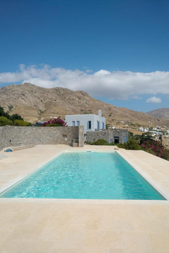 2, An Amazing Stone Villa-A in Serifos w/shared Pool, South Aegean