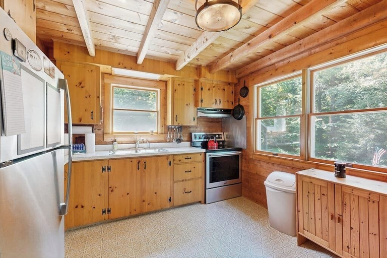 Private kitchen 5, Beautiful Home With Wifi, Lake View, Deck, & Firepit - Walk to Beach, Piscataquis