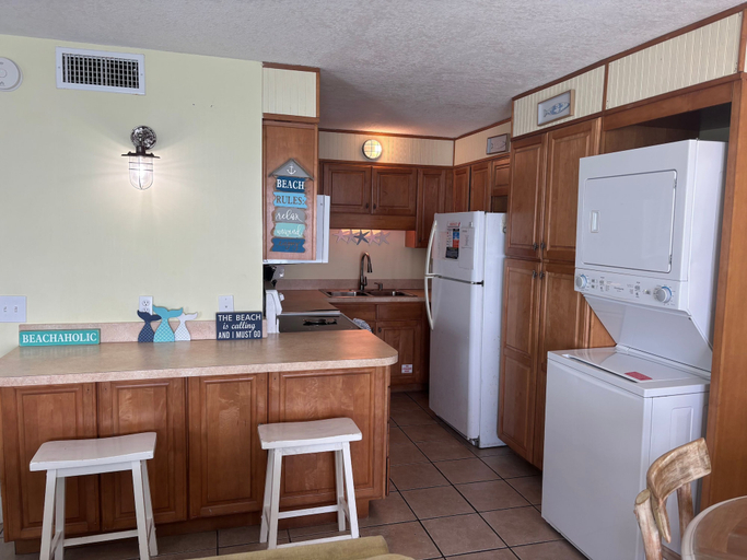 Room 4, Summit 1417 Beach Resort - Amazing Balcony Views, Bay