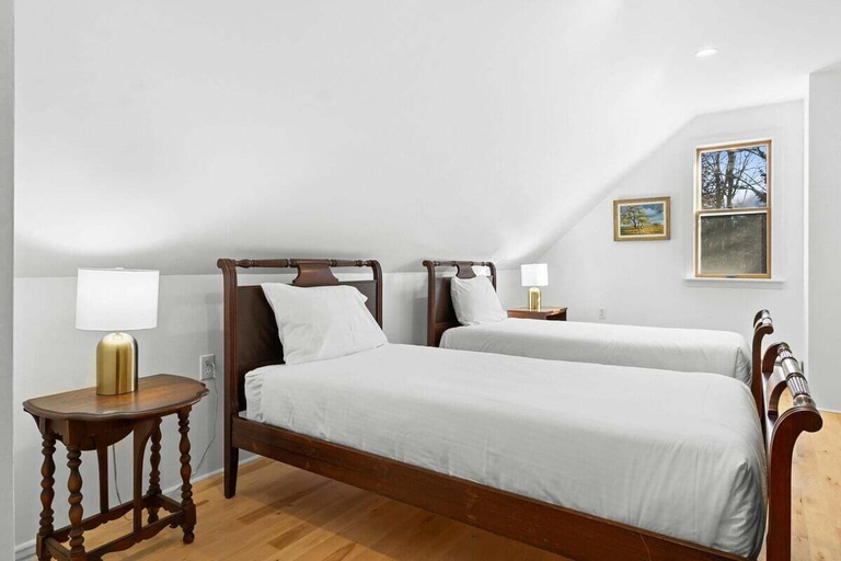 Room 5, Sea Salt Escape Modern 3-bedroom St. George Rent, Knox