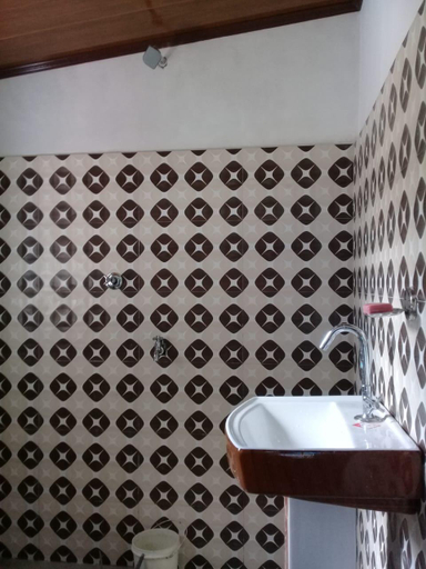 Bathroom 3, Vamoose Jharna Tabakoshi, Darjiling