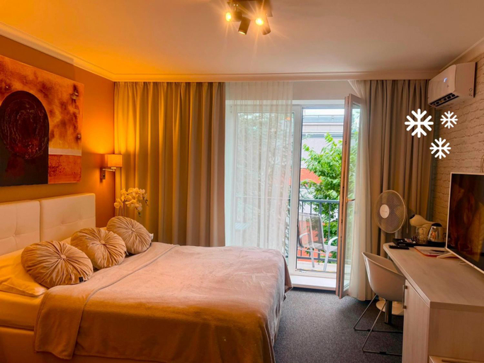 Bedroom 3, Grand Petit Hotel, Praha 13