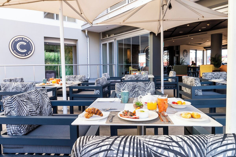 Food & Drinks 5, V&A Waterfront Luxury Residences - WHosting, City of Cape Town