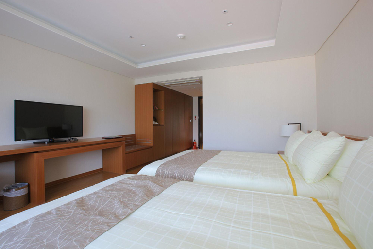 Bedroom 3, Mona Yongpyong Hotel, Pyeongchang