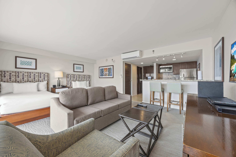 Room 3, @ Marbella Lane - Prime 1BR w/ Panoramic Oceanview, Honolulu
