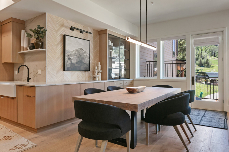 Dining, Steps From Ski Lift Hot Tub & Fireplace 3 Bedroom Condo, Summit