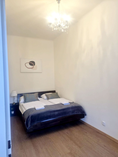 Room, 10 Min to Westbahnhof 1BR with Living, Wien