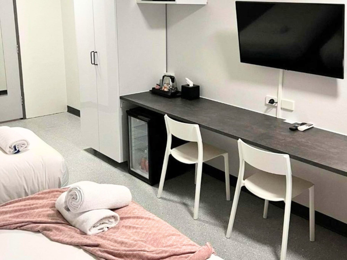 Bedroom 4, Centrepoint Motel Lismore, Lismore - Pt A