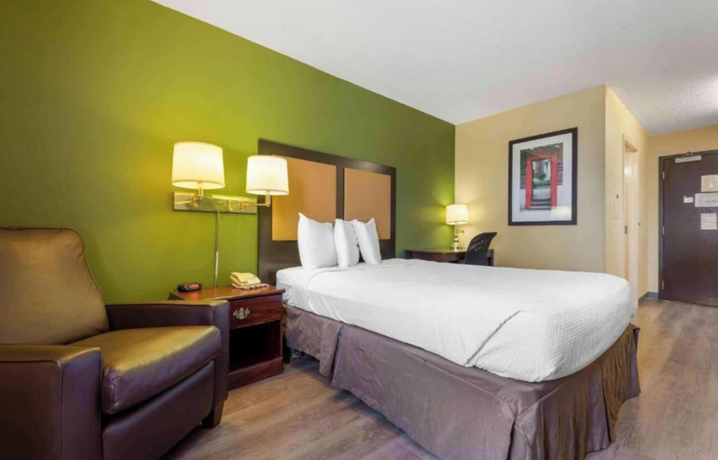 Room 4, Motel 6 Suites Buffalo Amherst, NY, Erie