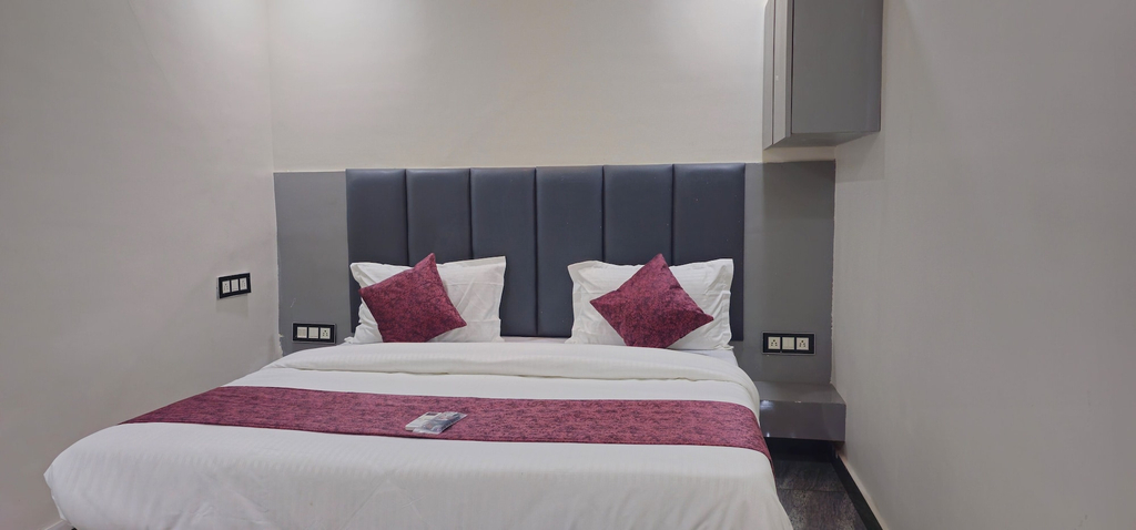 Room 4, Hotel Krishna, Morbi