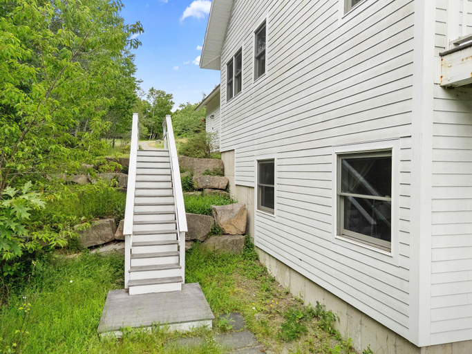 Exterior 1, Comfortable Bayfront Home With Beautiful Views, Large Deck & On-site Tennis, Hancock