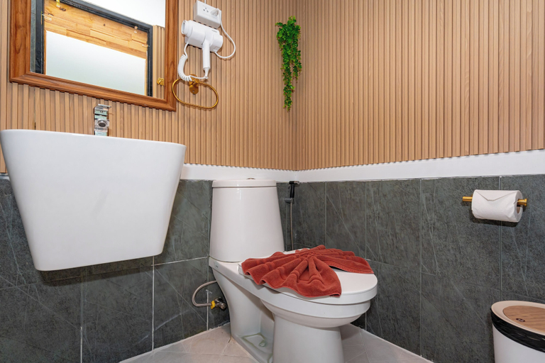 Bathroom 4, Kata Station, Phuket Island