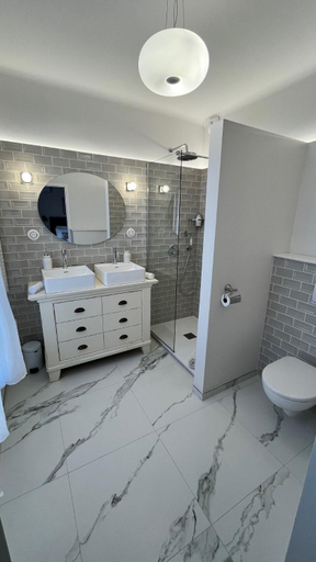 Bathroom 5, Gîtes et Chambres Le Temps des Légendes, Gard