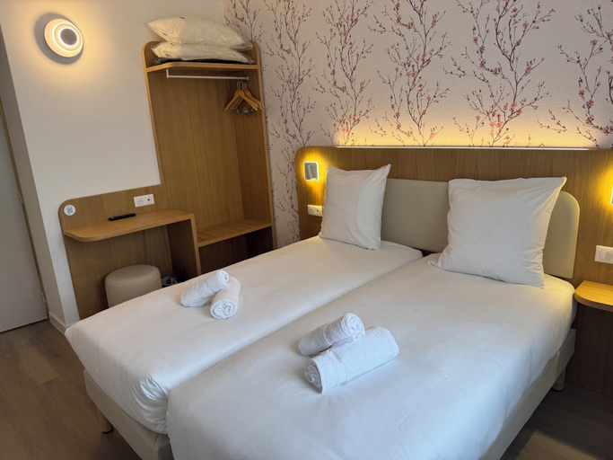 Bedroom 2, BRIT HOTEL CONFORT ROISSY SAINT-WITZ, Val-d'Oise