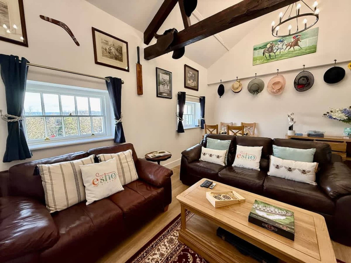 Room 4, Boutique Penthouse Stay in Gloucester Free Parking, Gloucestershire