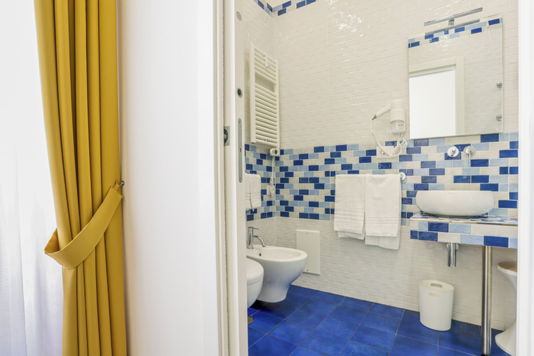 Bathroom 5, V10 Guest House - Vanvitelli 10, Napoli