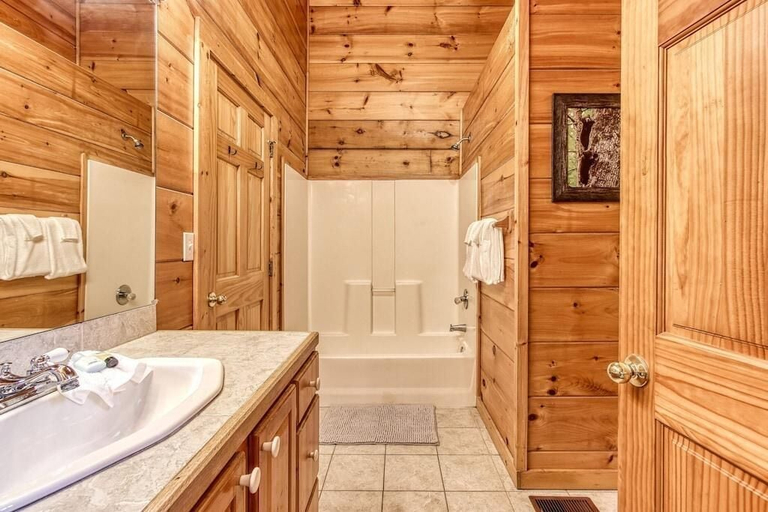 Bathroom 5, Willow Heights Lodge, Sevier