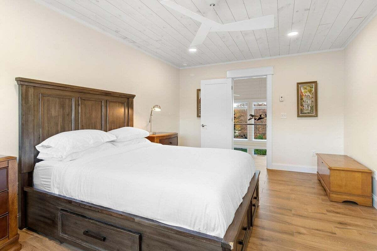 Room 4, Modern Dreamy Moosehead Home - Lake Views, Walk to, Piscataquis