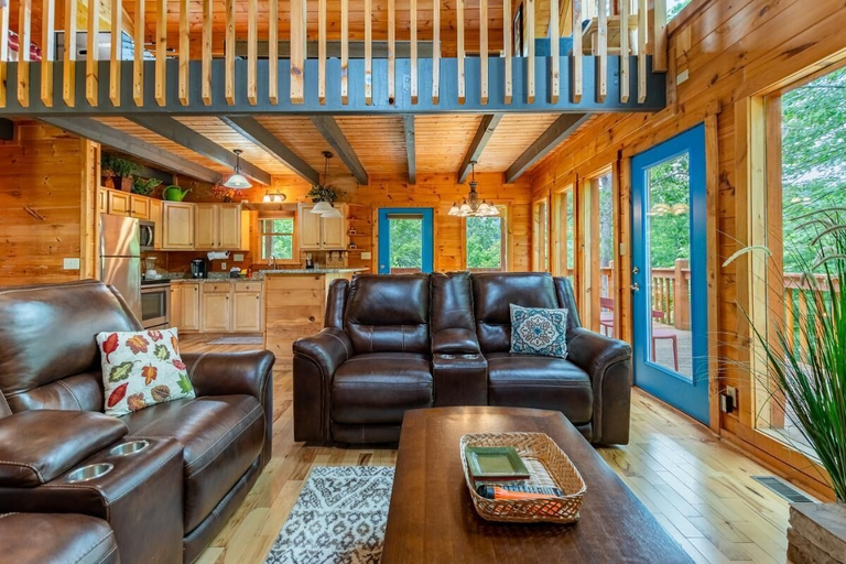 Living area 2, Wooden Beauty, Sevier
