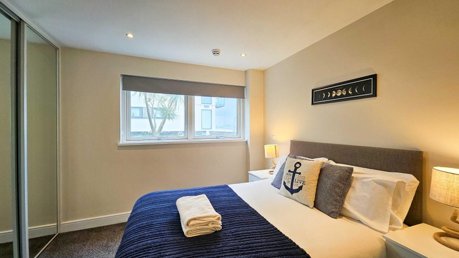 Room 4, Meridian Bay - 1 Bedroom Apt - Swansea, Swansea