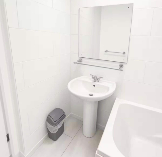 Bathroom 4, Convenient Modern Lrg 2 Bedroom w Wifi and Parking, Lancashire