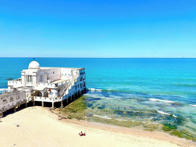 Beach, Elegant Beachfront Apartment in La Marsa with Panoramic Sea Views, La Marsa