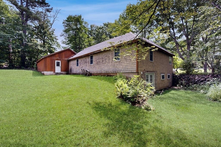Terrace/patio, Charming Cottage With Modern Updates, BBQ Grill, and Nearby Attractions, Knox