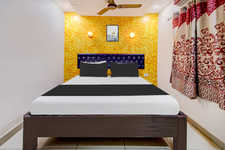 Others 3, Hotel O Rajadhani, Guntur