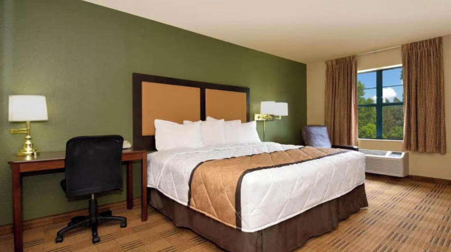 Room 4, Motel 6 Suites Fairfield, OH - Cincinnati, Butler