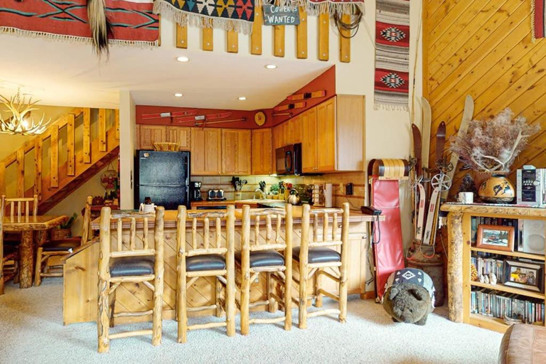 Food & Drinks, Pine Ridge Condominiums, Summit