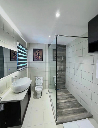 Bathroom 3, Oliivgem Shortlet Apartment, Shagamu