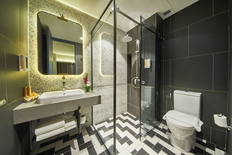 bathroom 4