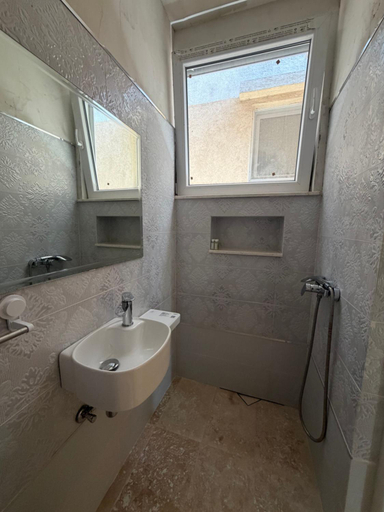 Bathroom 2, Vila Arb