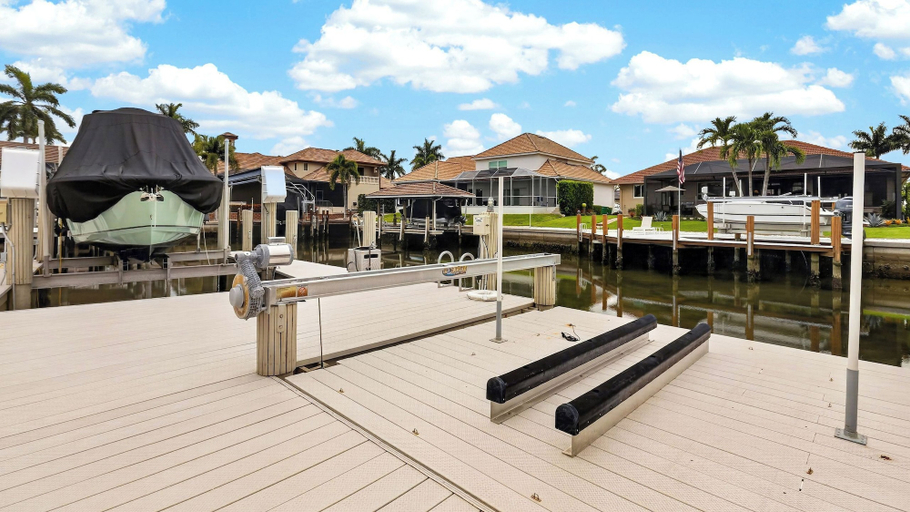 Interior 5, Neptune's Realm by Avantstay Waterfront Home + Heated Pool + Spa + Dock Minutes to Beach, Collier