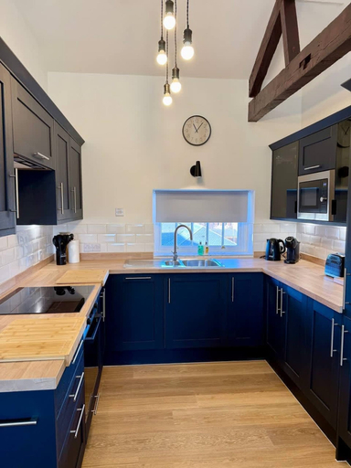 Room 5, Boutique Penthouse Stay in Gloucester Free Parking, Gloucestershire